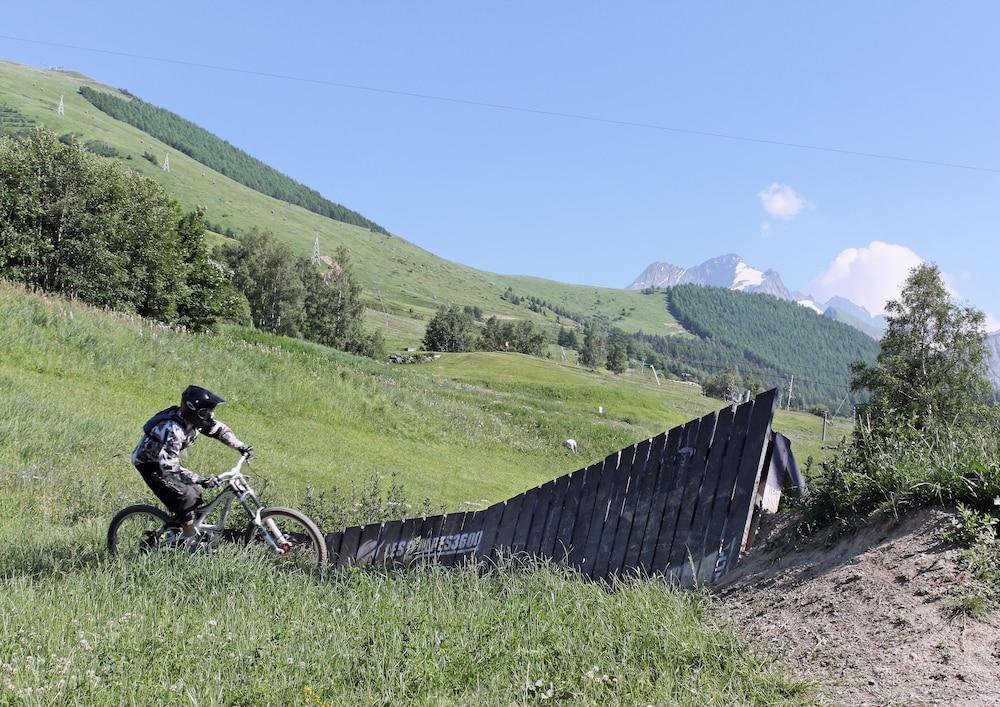 The People - Les 2 Alpes Hotel เลส์เดอซาลป์ ภายนอก รูปภาพ